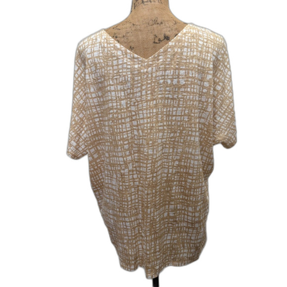 Chico's Abstract Print Linen‎ V-Neck Tee Short Sleeve Tan Lagenlook Size XL 3 - Picture 2 of 3